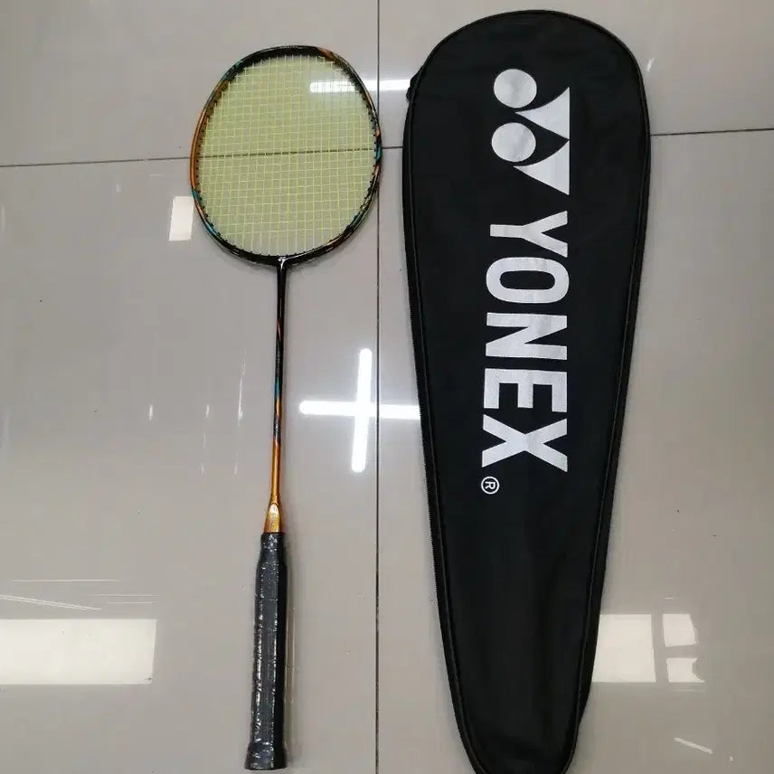 [BUNJANG] Yonex Badminton Racket (Gold/Black) with Cover / 요넥스 배드민턴 라켓 (골드/블랙) + 커버