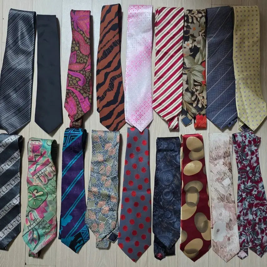 [BUNJANG] Vintage Y2K Geometric Pattern Silk Necktie / 18개)남성넥타이 촬영소품용 빈티지/핸드메이드 Y2K, 기하학패턴 독특한 신사중년 넥타이