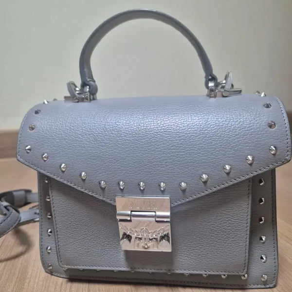[BUNJANG] MCM Studded Tote Bag Shoulder Bag / MCM 여성 토트백 숄더백 스터드장식