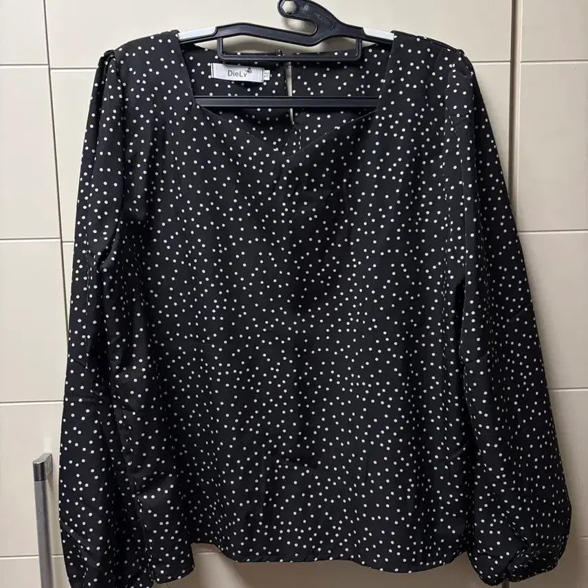 [BUNJANG] Polka Dot Blouse / 땡땡이 블라우스