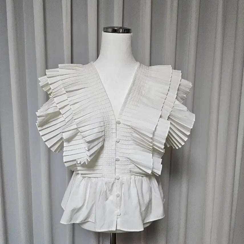 [BUNJANG] New Awesome Frill Blouse / 뉴어썸 블라우스