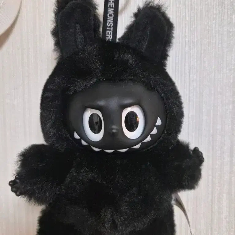 [BUNJANG] Labubu Black 360 Rotating Plush Keychain (New) / 라부부 블랙 키링 360도 회전 18cm (새상품)