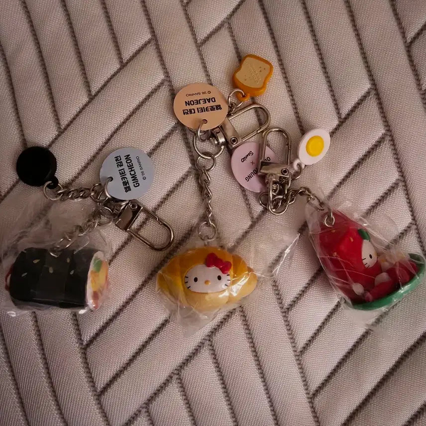 [BUNJANG] Olive Young Hello Kitty Citylog Keychain Bundle / 올리브영 헬로키티 키링 대전 빵키티 서울 남산 김천 김밥