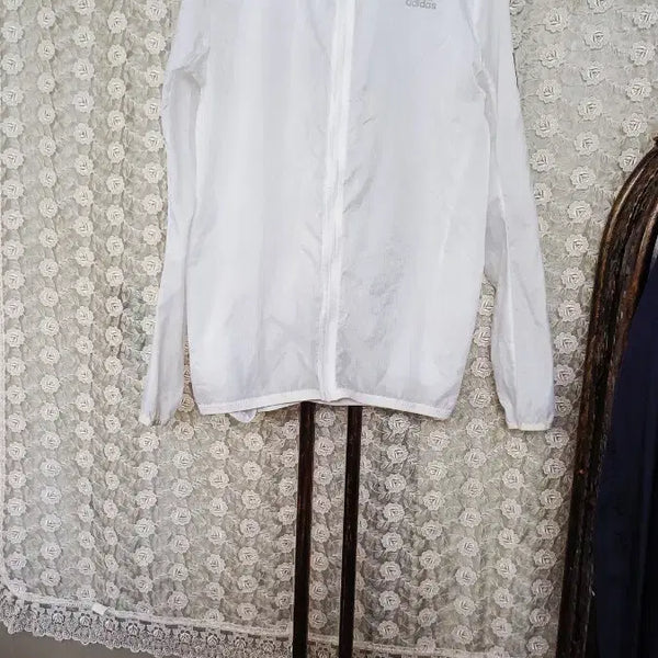[BUNJANG] Adidas Men's Windbreaker Jacket Size 100 / 아디다스남성바람막이100싸이즈