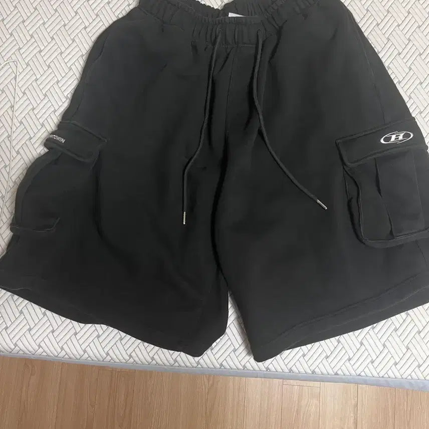 [BUNJANG] Born to Win Cargo Bermuda Shorts Size 2 / 본투윈 카고 버뮤다 팬츠 2사이즈