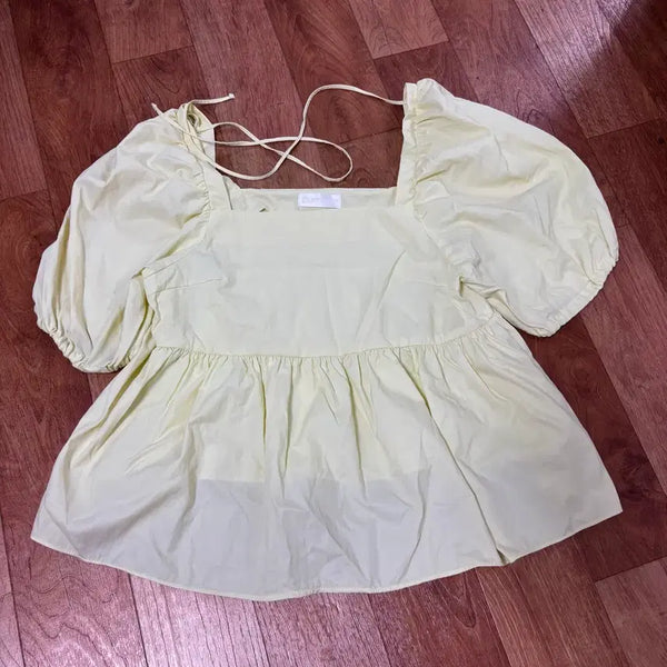 [BUNJANG] Vermula Strap Puff Blouse Yellow / 버뮬라 스트랩 퍼프 블라우그 옐로우