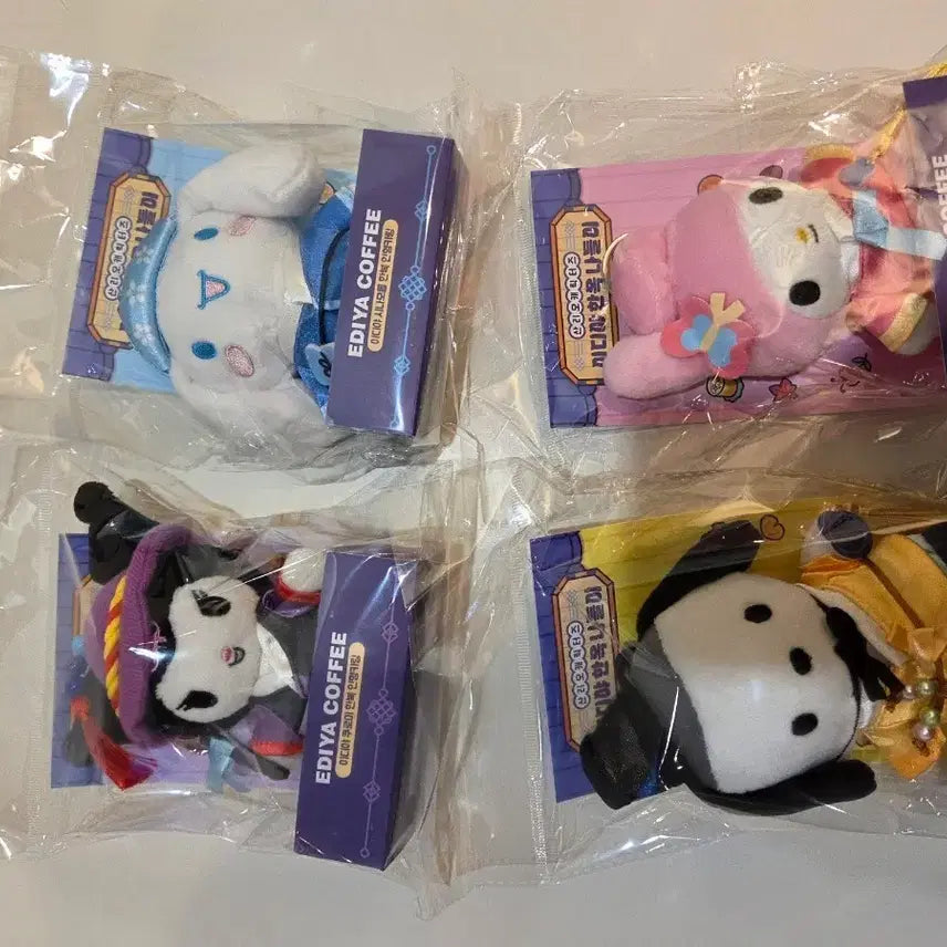 [BUNJANG] Ediya Sanrio Hanbok Keyring / 이디야 산리오 한복키링