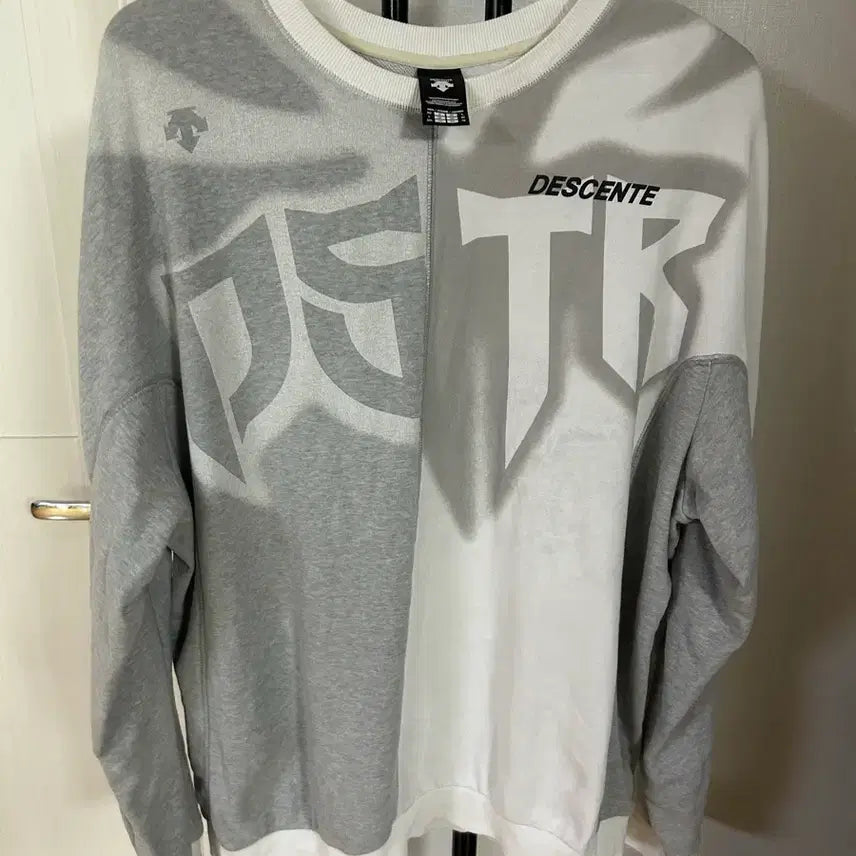 [BUNJANG] Descente Sweatshirt White/Grey / 데상트 맨투맨 화이트/그레이