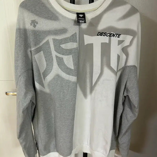 [BUNJANG] Descente Sweatshirt White/Grey / 데상트 맨투맨 화이트/그레이