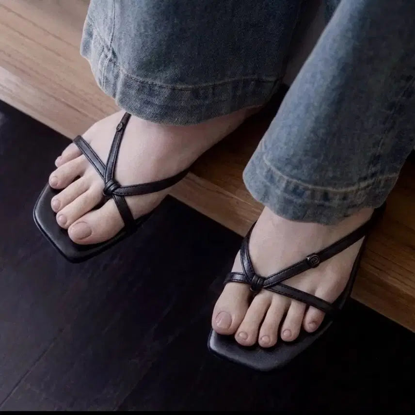[BUNJANG] Nus Blair Logo Strap Slippers 235 Black / [누스] 블레어 로고 스트랩 슬리퍼 쪼리 235 블랙