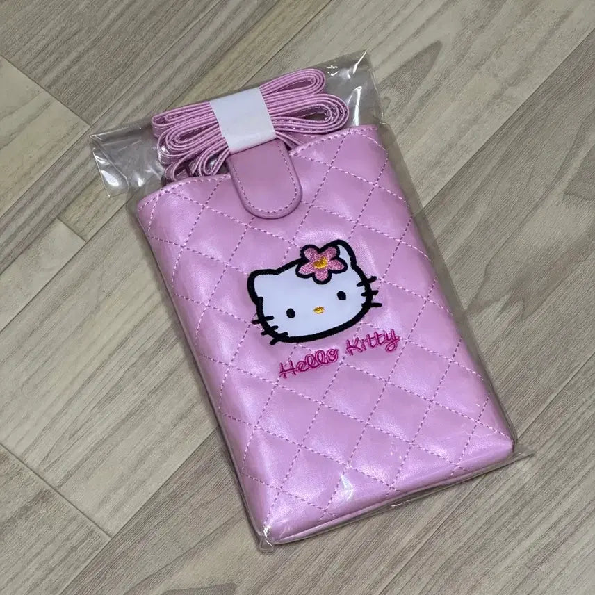 [BUNJANG] Hello Kitty 50th Anniversary Quilted Slim Pouch / 미개봉) 헬로키티 핸드폰슬림파우치 퀼트