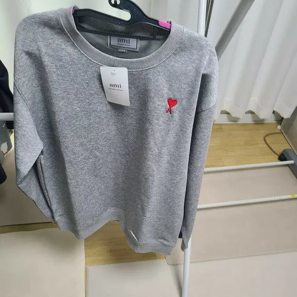 [BUNJANG] AMI Heart Embroidery Sweatshirt Grey / 아미 맨투맨 하트 자수 맨투맨 그레이택안땟어요새상품