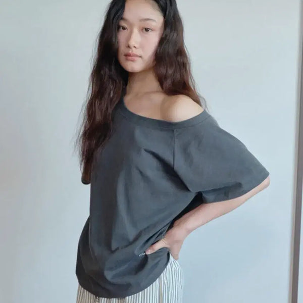 [BUNJANG] Pigment Off-Shoulder T-Shirt Charcoal / 에서 피그먼트 오프숄더 티셔츠 차콜