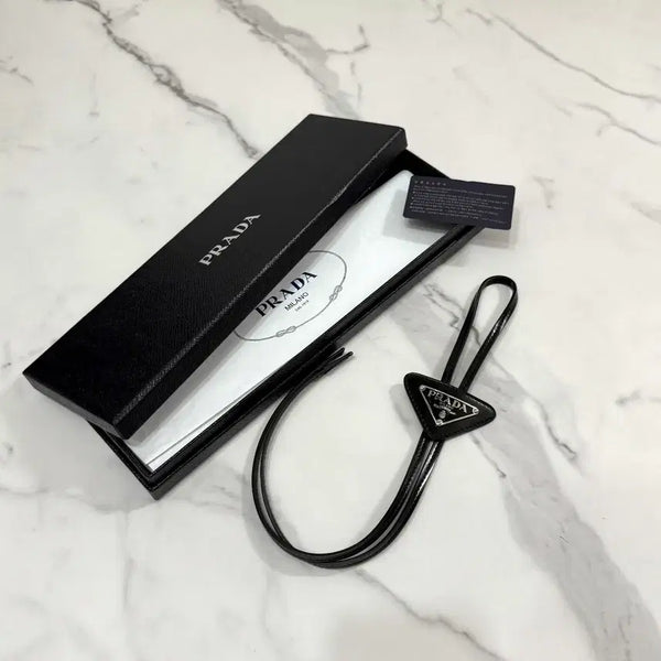 [BUNJANG] Prada Brushed Triangle Logo Leather Bolo Tie Black / 프라다 브러시드 삼각로고 레더 볼로 타이 블랙 2IC027