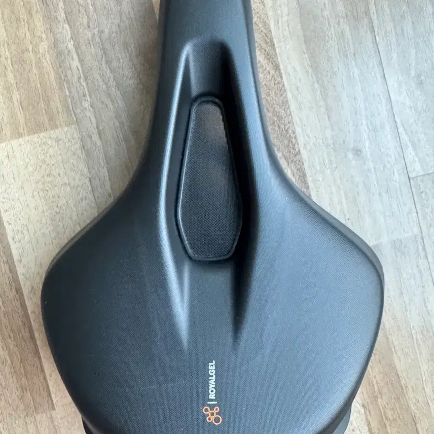 [BUNJANG] Selle Royal Open Moderate Bicycle Saddle / 셀레로얄 selle royal on open moderate 자전거안장