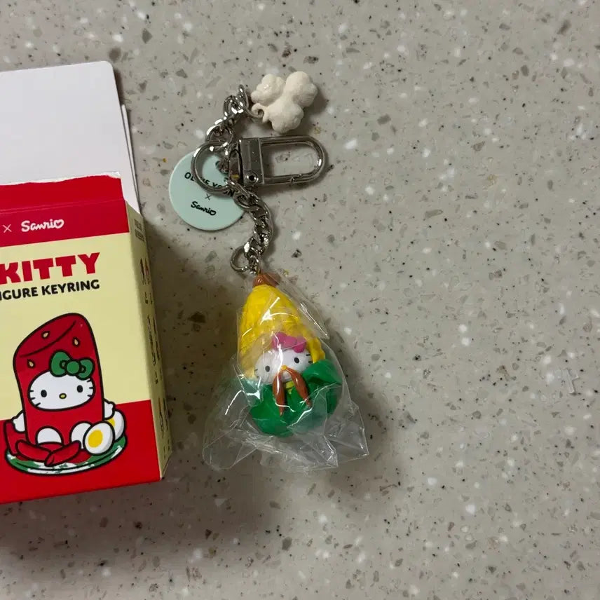 [BUNJANG] Sanrio Hello Kitty Gangneung Corn Charm / 올리브영 헬로키티 산리오 키링 강릉 옥수수