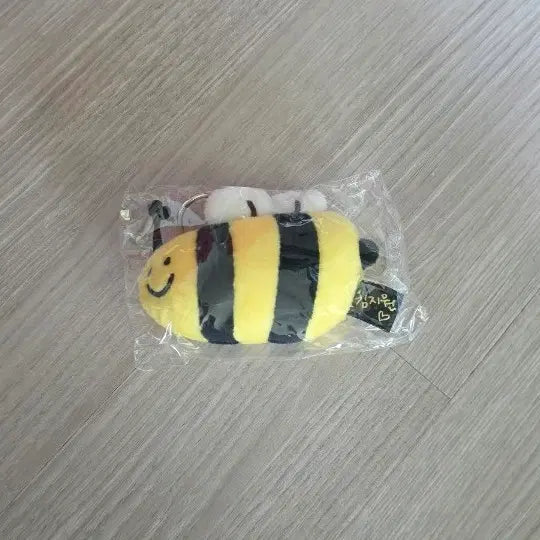 [BUNJANG] Kim Jiwon Bee Keychain / 김지원 꿀벌키링 판매