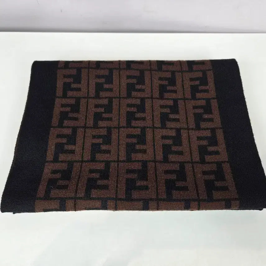 [BUNJANG] Fendi Wool 100% Logo Knit Scarf / FENDI 펜디 울100 로고 니트 머플러 정품