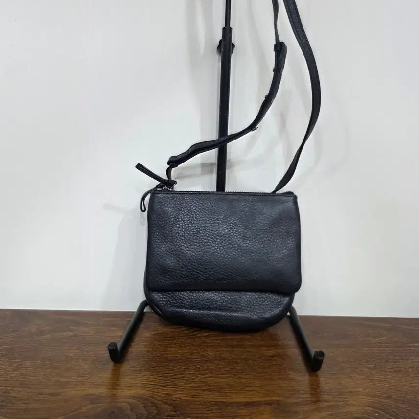 [BUNJANG] KUHO Leather Crossbody Bag / 구호 가죽 크로스백