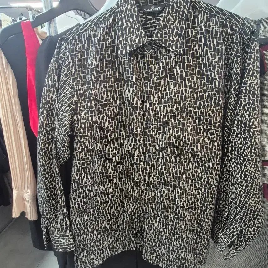 [BUNJANG] VALENCIA Pattern Shirt / 발렌시아(VALENCIA)**의 패턴 셔츠