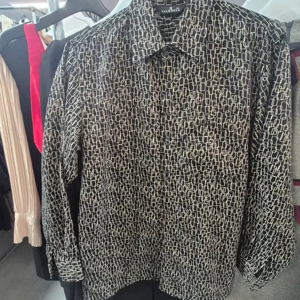 [BUNJANG] VALENCIA Pattern Shirt / 발렌시아(VALENCIA)**의 패턴 셔츠