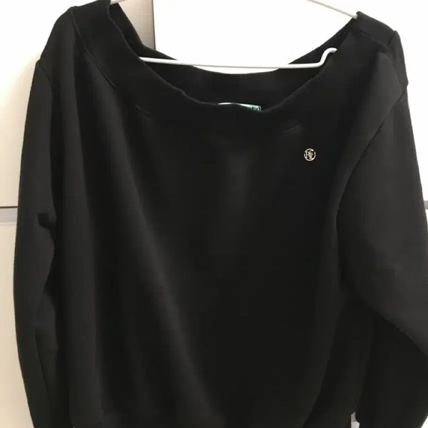 [BUNJANG] Rose Grants Oversized Black Sweatshirt / rose grants unbalanced black sweatshirt