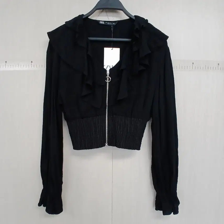 [BUNJANG] Zara Ruffled Zip-Up Cropped Jacket Black / 자라 프릴 집업 크롭 자켓 블랙