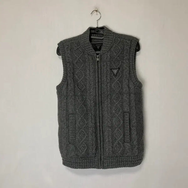 [BUNJANG] Guess Logo Cable Knit Vest Charcoal Grey / Guess 게스 로고 케이블 니트 베스트 꽈배기 조끼 차콜그레이