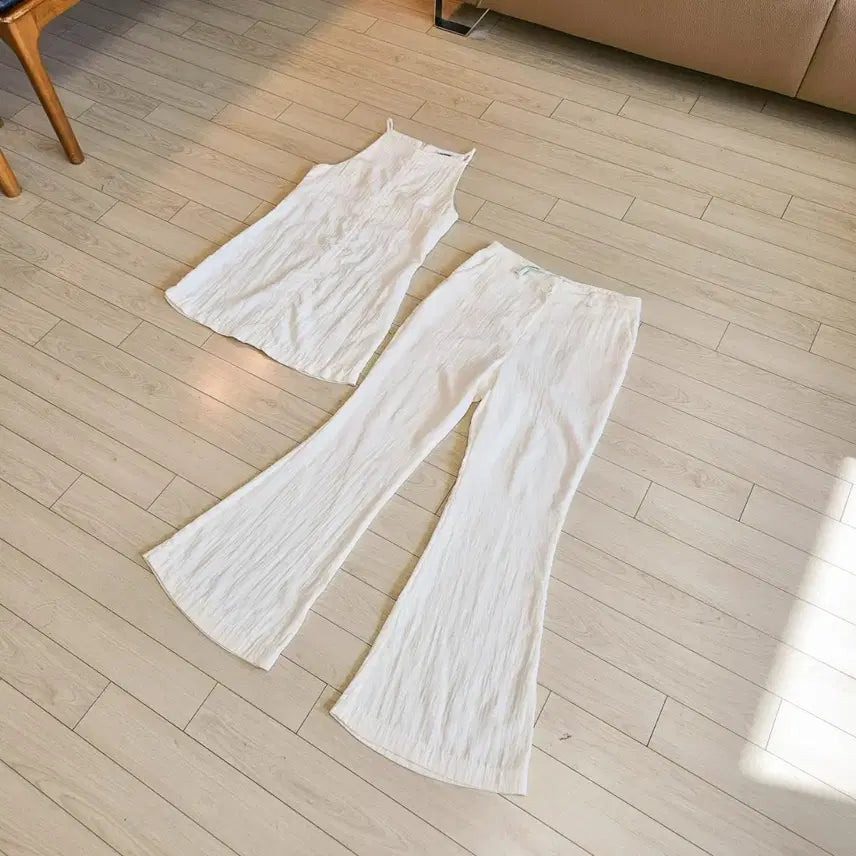 [BUNJANG] Lowtil Wrinkle Semi Bootcut Two-Piece Women's Set / [FREE] 로우틸 링클 세미 부츠컷 투피스 여성 셋업