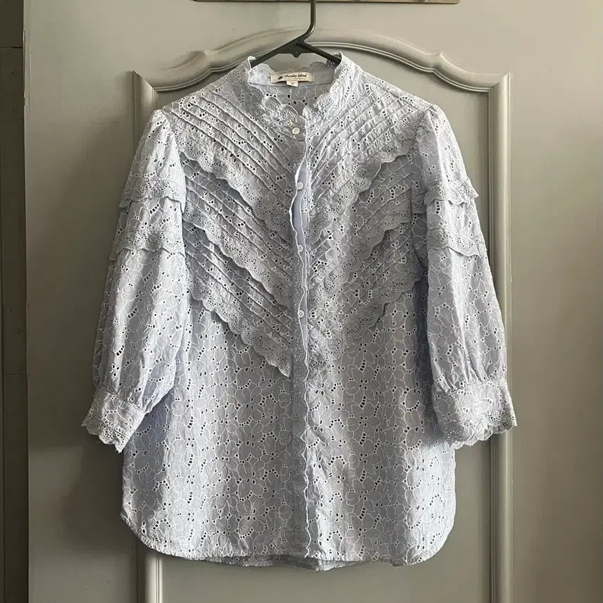 [BUNJANG] Thursday Island Embroidered Blouse (Size M) / 써스데이아일랜드 블라우스 m사이즈