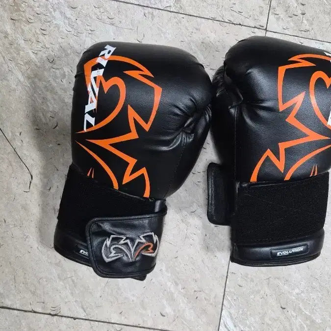 [BUNJANG] Rival Boxing 14oz Gloves Black/Orange / 라이벌 복싱 글러브 블랙/오렌지(네고 가능)