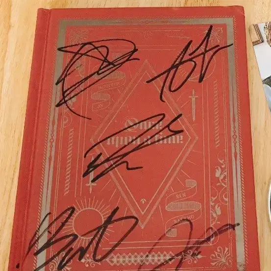 [BUNJANG] NU'EST Mini Album Vol. 6 Not For Sale Autographed Album / 뉴이스트 미니6집 비매 친필싸인 앨범 양도