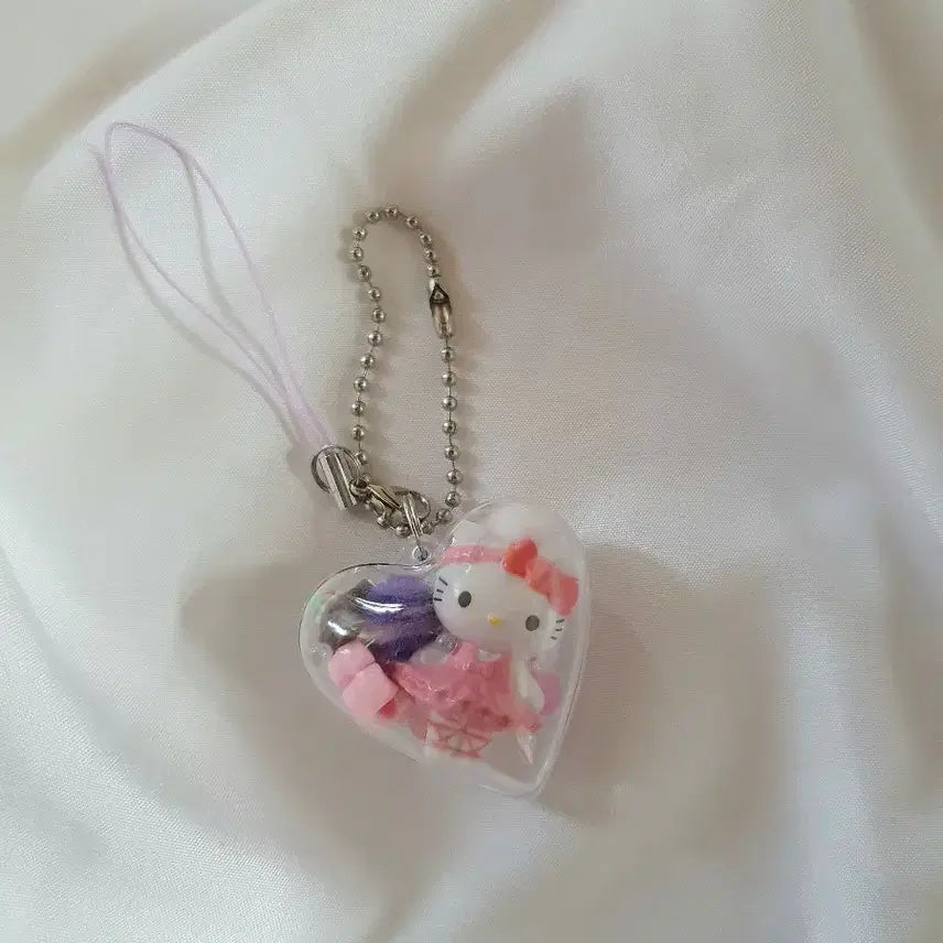 [BUNJANG] Hello Kitty Gacha Mini Heart Ball Keyring / 키티 가챠 토이 미니 하트볼 키링