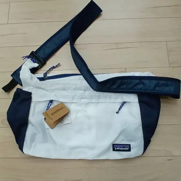 [BUNJANG] Patagonia Sling Bag White/Navy / 파타고니아 슬링백 화이트/네이비