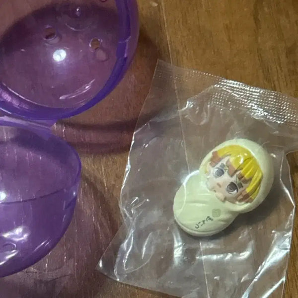 [BUNJANG] Demon Slayer: Kimetsu no Yaiba Zenitsu Hugger Gacha Figure (Sealed) / 귀칼 포대기가챠 젠이츠(미개봉)
