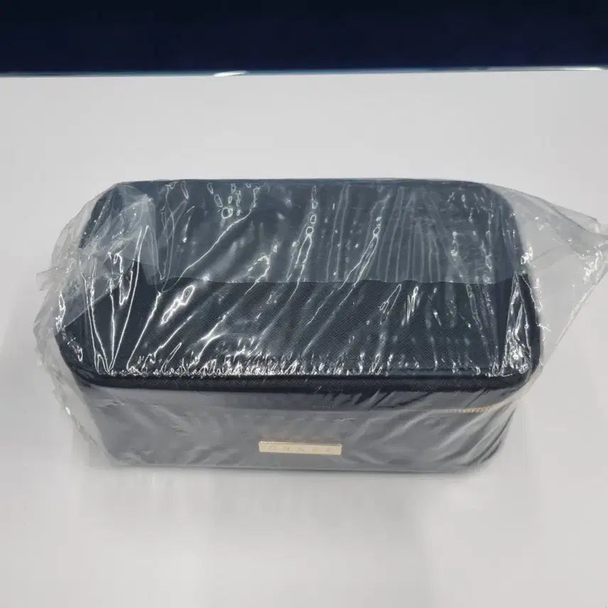 [BUNJANG] Korean Air First Class Amenity Pouch / new 대한항공 퍼스트클래스 어메니티 파우치