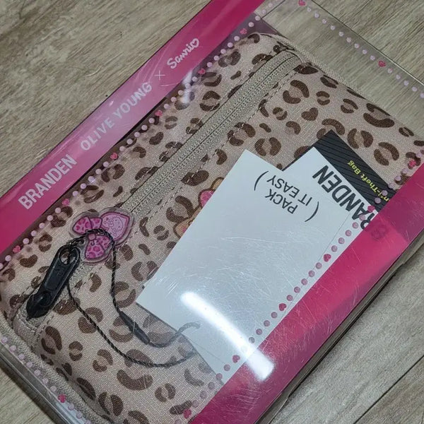 [BUNJANG] Brandon Hello Kitty Leopard Print Wallet Bag / 브랜든 헬로키티 월렛백 호피!! 판매합니다!!