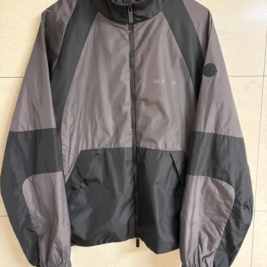 [BUNJANG] Moncler Black Wappen Windbreaker / [2] 백화점판 몽클레어 블랙 와펜 바람막이