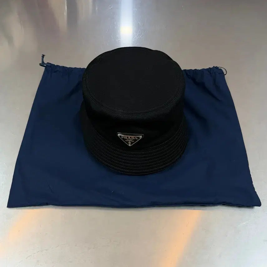 [BUNJANG] Prada Triangle Logo Bucket Hat / 프라다 삼각 로고 버킷 모자