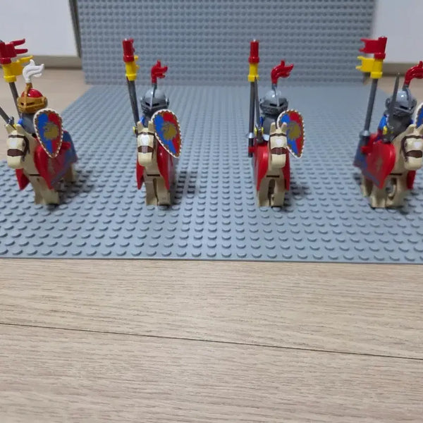 [BUNJANG] LEGO Castle Lion Knights' Castle 4 Figures Bundle Set / [일괄판매]레고 캐슬 사자완무기사+말(바딩, 깃발 포함) 4기 판매합니다.