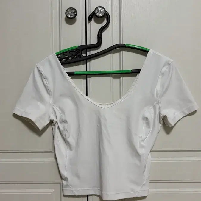 [BUNJANG] Lululemon Align V-Neck T-Shirt White Size 4 / 룰루레몬 얼라인 티셔츠 브이넥 화이트 4사이즈