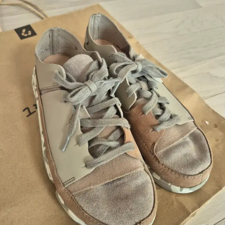 [BUNJANG] Clarks Suede Sneakers (235) / 클락스 스니커즈 235