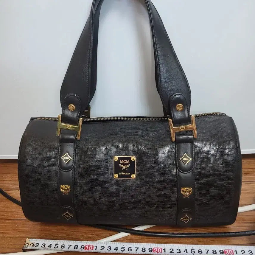 [BUNJANG] MCM Black Leather Shoulder Bag / MCM 숄더백 성주택 있어요