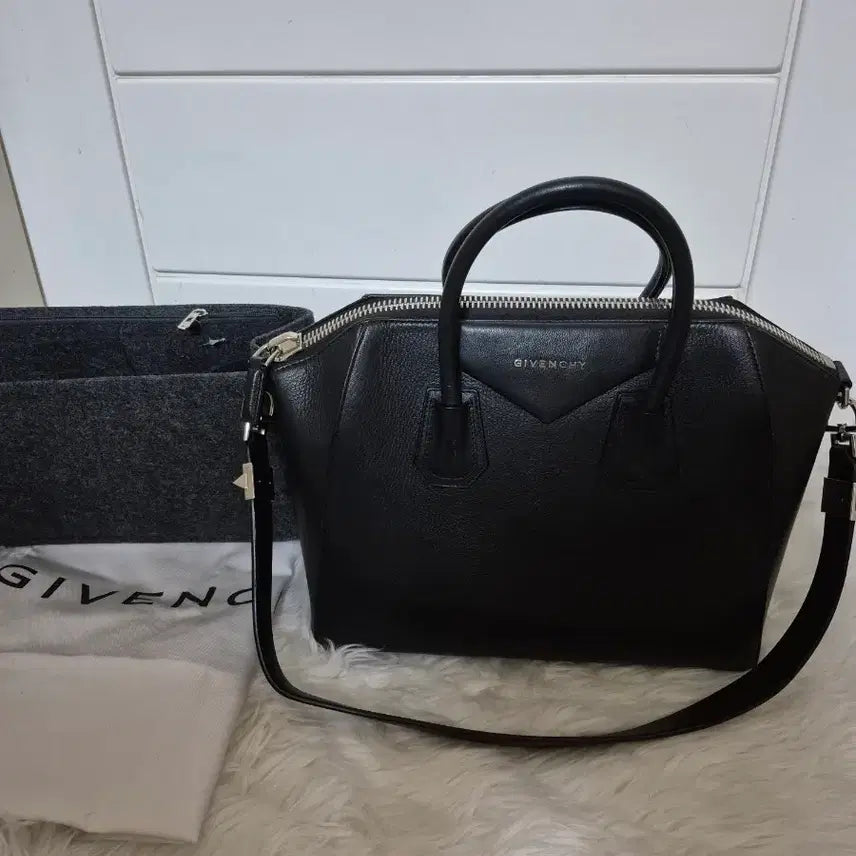 [BUNJANG] Givenchy Antigona Medium Black Goatskin Bag / (지방시)안티고나 미듐 블랙 *깨끗합니다*