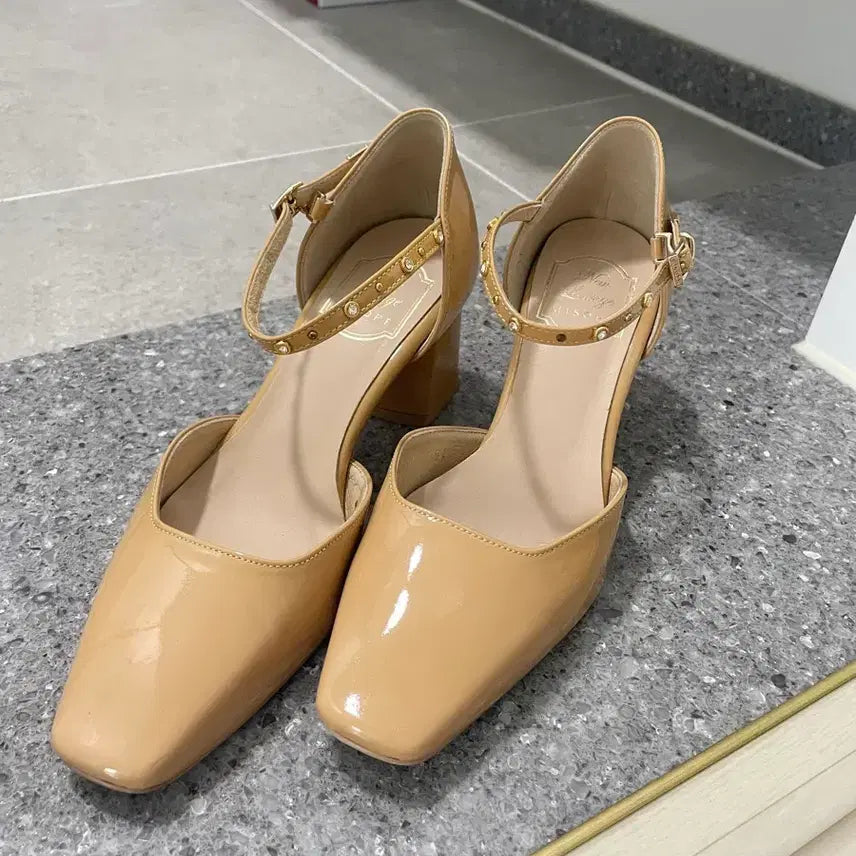 [BUNJANG] MisoPe Beige Enamel Pumps / 미소페 베이지 애나멜235구두