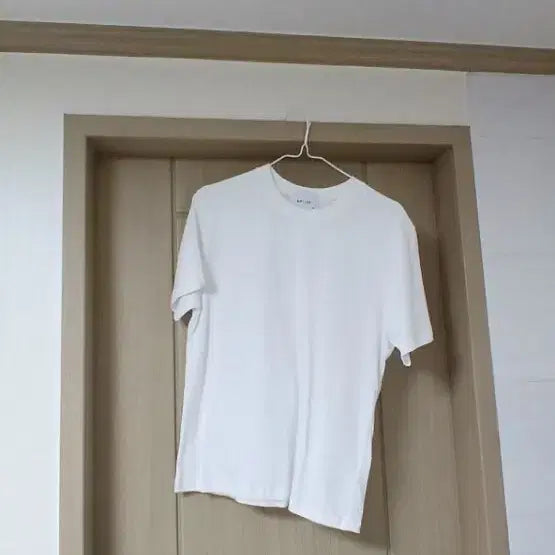 [BUNJANG] Basic White Short-Sleeve T-Shirt (Size M) / (완전 새상품)여자 화이트 반팔티 흰색 티셔츠 이너티