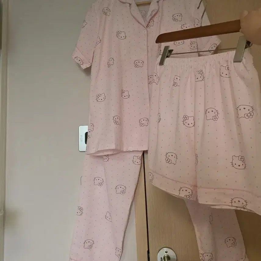 [BUNJANG] Hello Kitty Pajama Set Pink / 헬로키티 잠옷 세트 핑크 캡있음