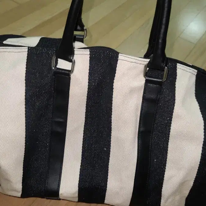 [BUNJANG] Stripe Pattern Shoulder Bag Black/Ivory / 스트라이프 패턴 숄더백 블랙/아이보리입니다