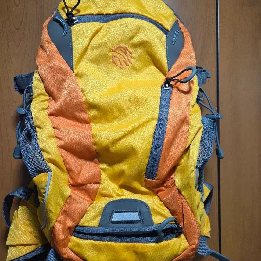 [BUNJANG] Yellow Hiking Backpack 18L / 노란색 등산 백팩
