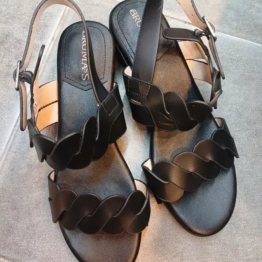 [BUNJANG] Brumas Black Sandals Size 240 / 새)브루마스 샌들 블랙 240
